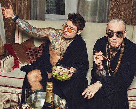 cd j ax e fedez comunisti con il rolex